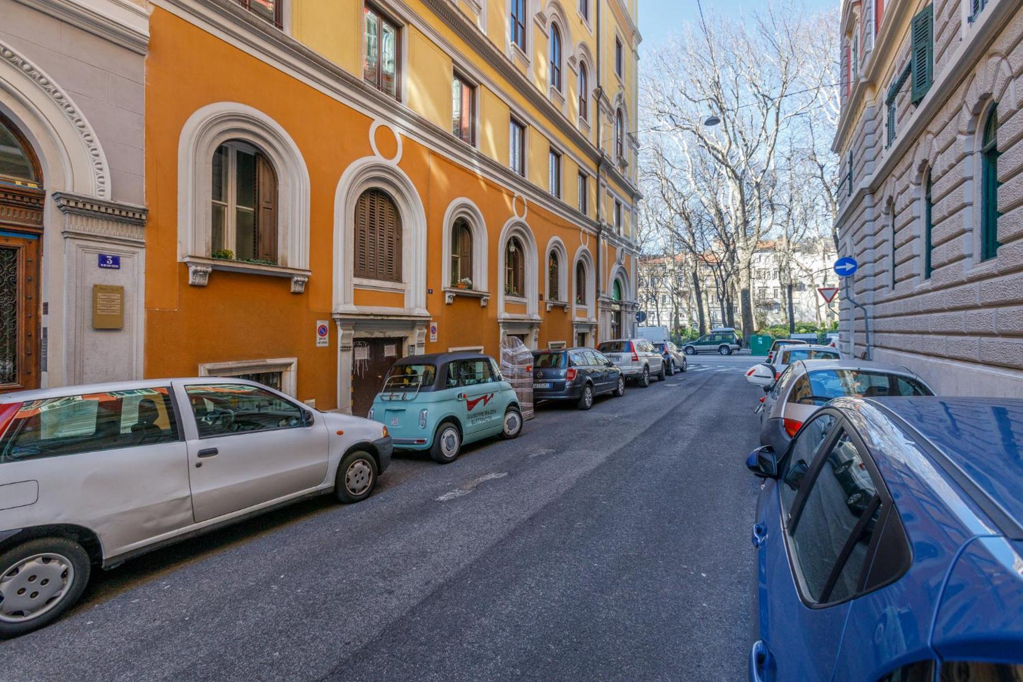 Central Trieste - Elegant City Stay Екстериор снимка