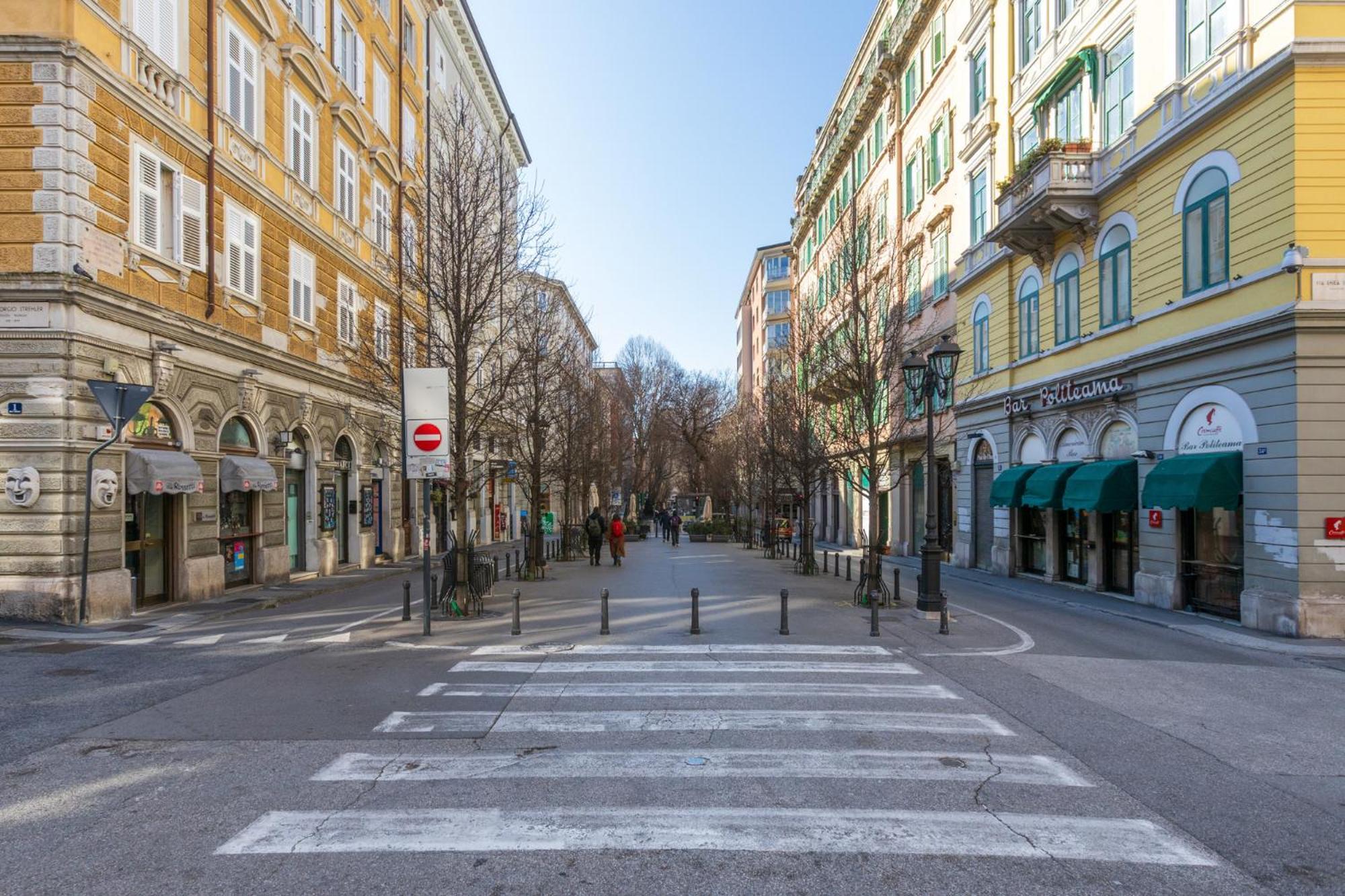 Central Trieste - Elegant City Stay Екстериор снимка