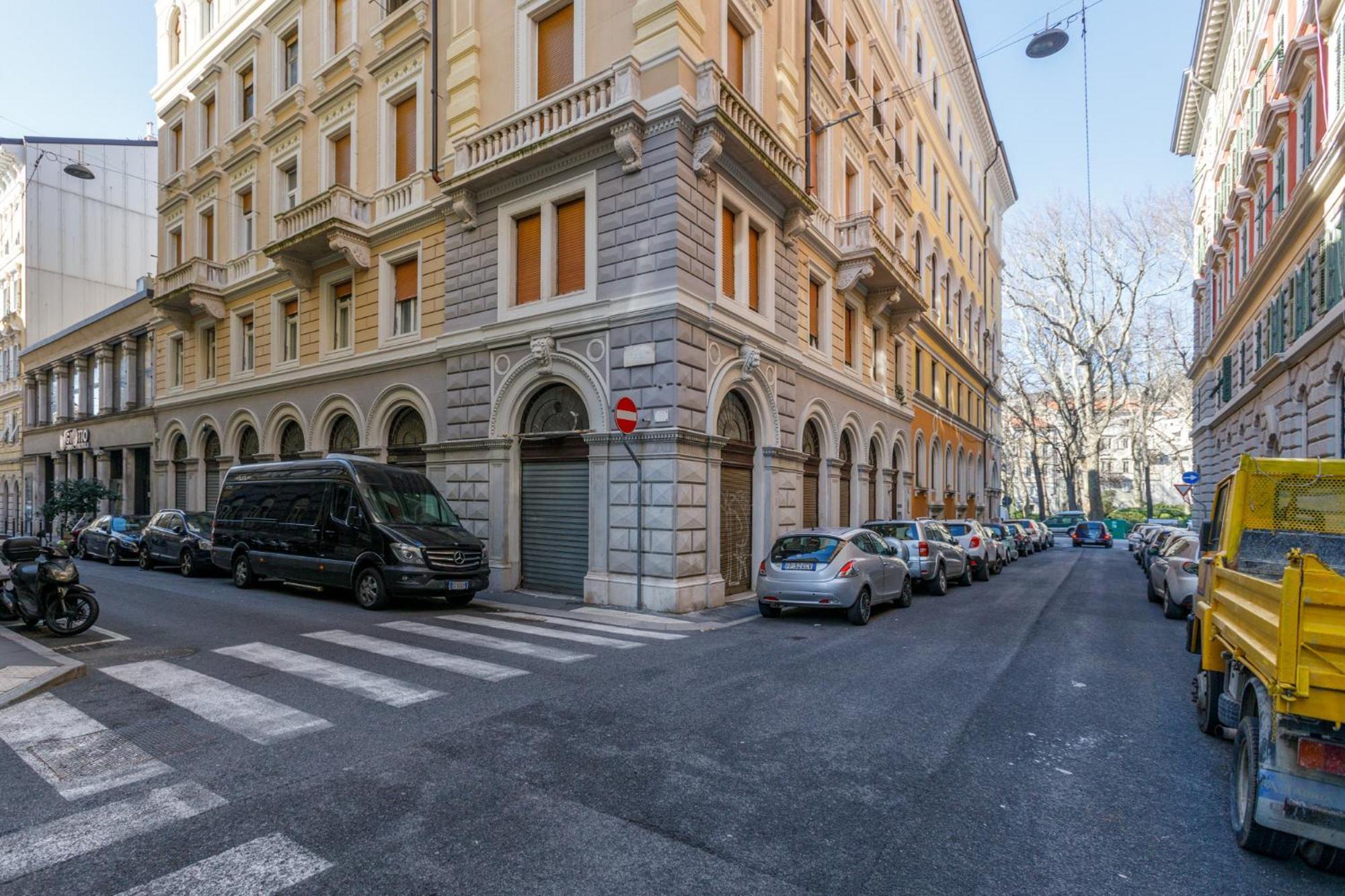 Central Trieste - Elegant City Stay Екстериор снимка